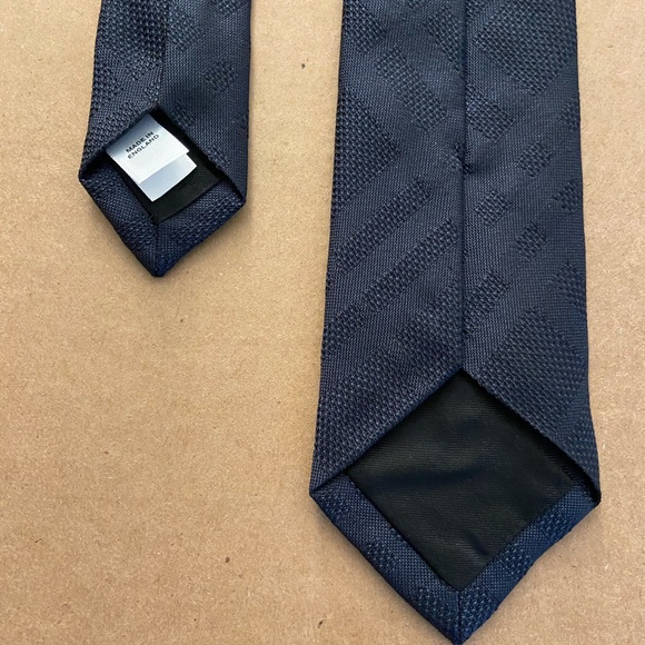 Burberry Men’s Tie. Blue. 2.75 inches wide. 58 inches long overall. Worn once. - Picture 7 of 9